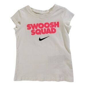 🟢K1345 * Nike Girls Swoosh Squad Graphic Tee White Bright Pink Size 3T
